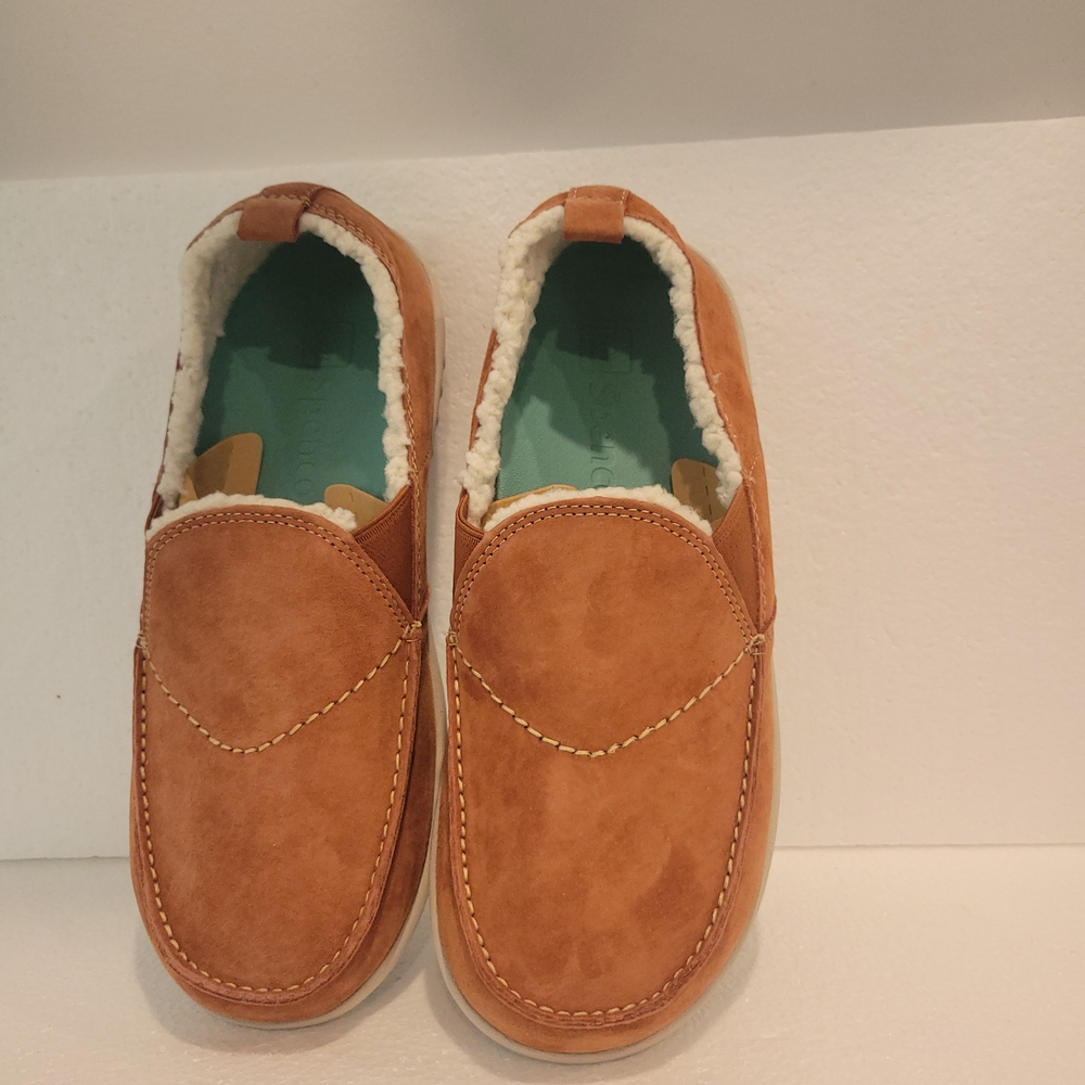 NIB Size 7.5 Four Foot Women's Cozy Tan Slippers